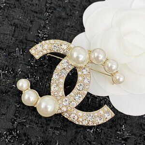 ✅💯✅Chanel brooch
